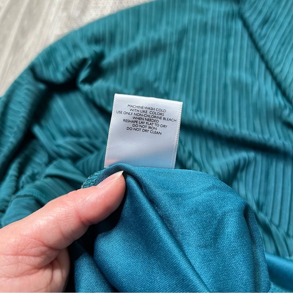 ModCloth | Ribbed Velvet Skirt - Picture 5 of 6